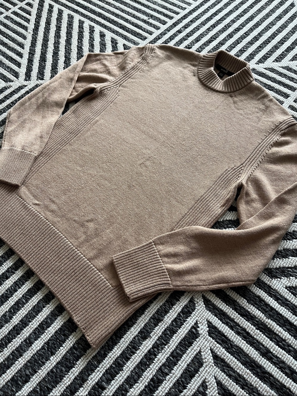 Windsor Switzerland 🇨🇭 - Men's Crewneck Sweater in Camel Brown